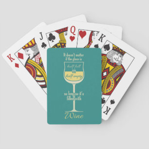 Cartes de jeu en verre de vin blanc