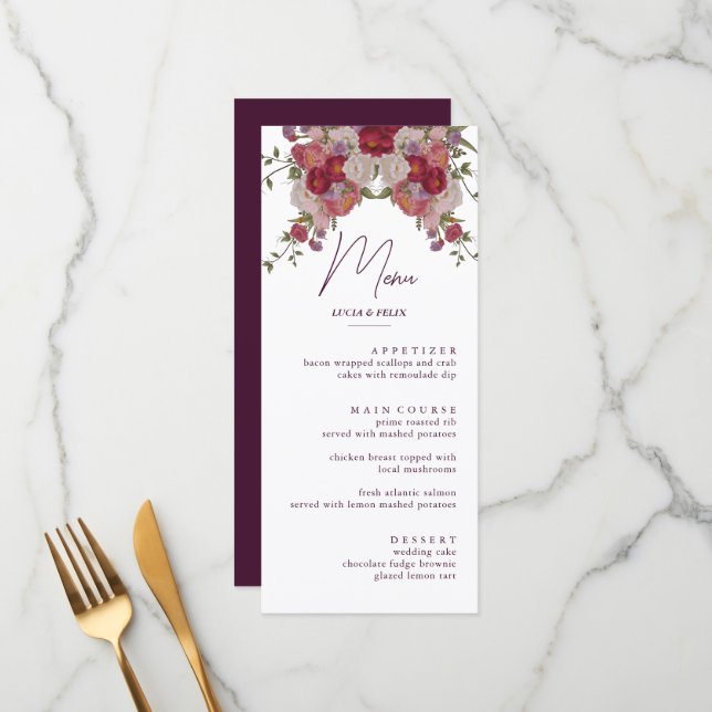 Cartes de menu Mariage florales bordeaux élégantes (Devant/Arrière en situation)