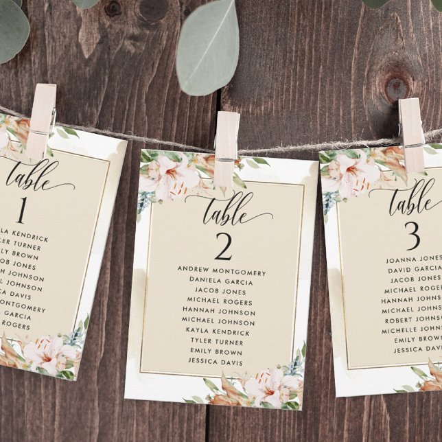 Cartes de plan de table beige et rose avec noms de (Créateur téléchargé)