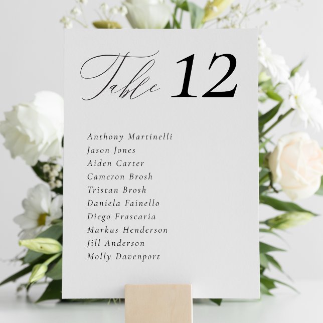 Cartes de plan de table de mariage simples et mini (This elegant table seating chart card features a handwritten calligraphy script )