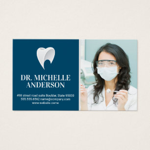 Cartes De Visite Dentiste tenant des outils dentaires   Logo des de