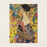 Cartes De Visite Gustav Klimt Lady With Fan Art Nouveau Painting<br><div class="desc">Dame Gustav Klimt avec peintre Art Nouveau Fan Ce demi-portrait d'une belle femme montre un arrière - plan jaune avec des ornements asiatiques, des oiseaux colorés et des fleurs de lotus. La dame porte une robe dans le style d'un kimono imprimé des motifs d'une robe de dragon chinoise. Belle peinture...</div>