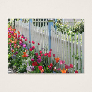 Cartes De Visite Jardin de tulipes le long de la clôture de pinces