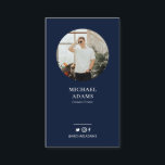 Cartes de visite professionnelles photo bleu marin<br><div class="desc">Présentez votre entreprise ou votre marque personnelle avec ce modèle de carte de visite professionnelle photo bleu marine et blanc. Ce design comprend des icônes de médias sociaux (Twitter, Instagram et Facebook). Parfait pour les entreprises créatives et les professionnels qui apprécient la simplicité. Du papier à lettre et des produits...</div>