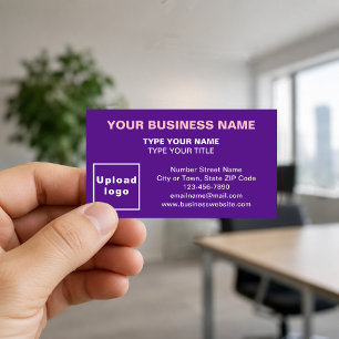 Cartes de visite violettes alignées au centre