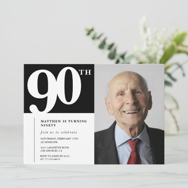 Cartes d'invitation 90 ans noires Moderne Chic Pho (Debout devant)
