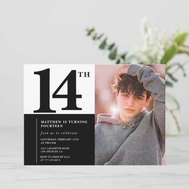 Cartes d'invitation d'anniversaire 14 ans noires É (Debout devant)