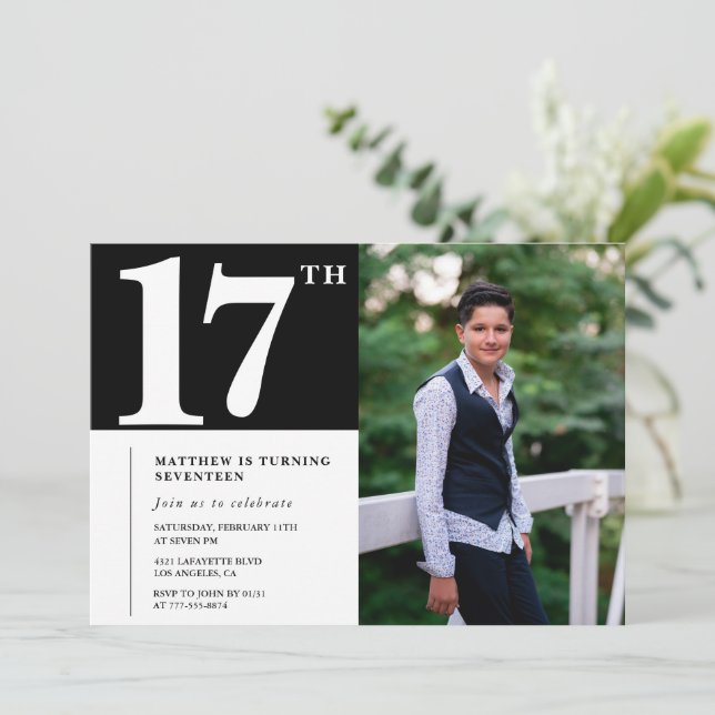 Cartes d'invitation d'anniversaire 17 ans noir Mod (Debout devant)