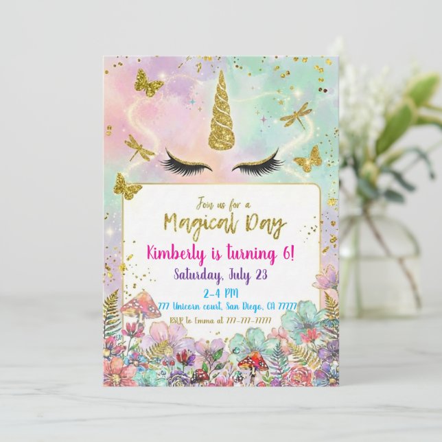 Cartes d'invitation d'anniversaire de licorne de a (Debout devant)