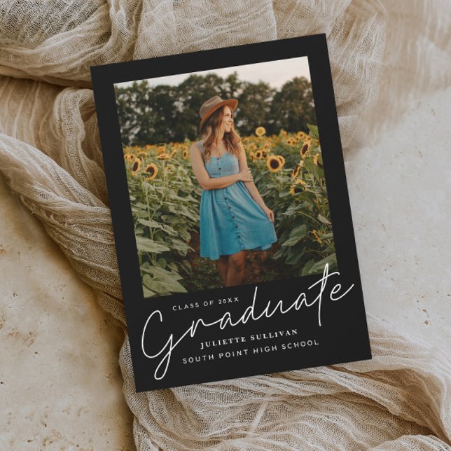 Cartes d'invitation de remise de diplômes avec pho (Elegant modern script graduate 3 photo graduation invitation announcements.)