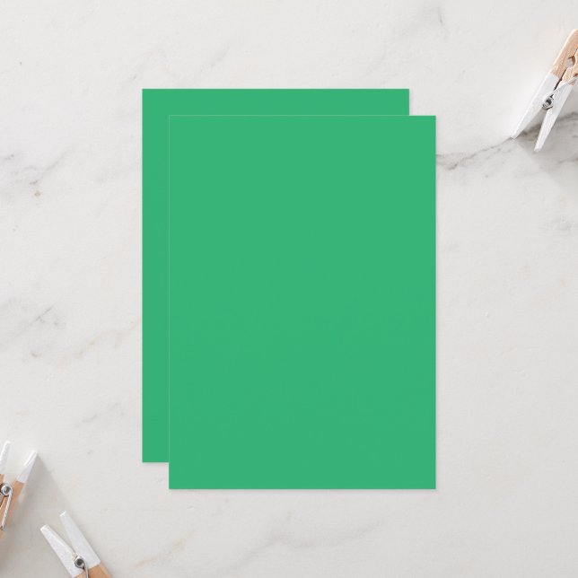 Cartes d'invitation minimalistes vertes | Élégante (Devant/Arrière en situation)