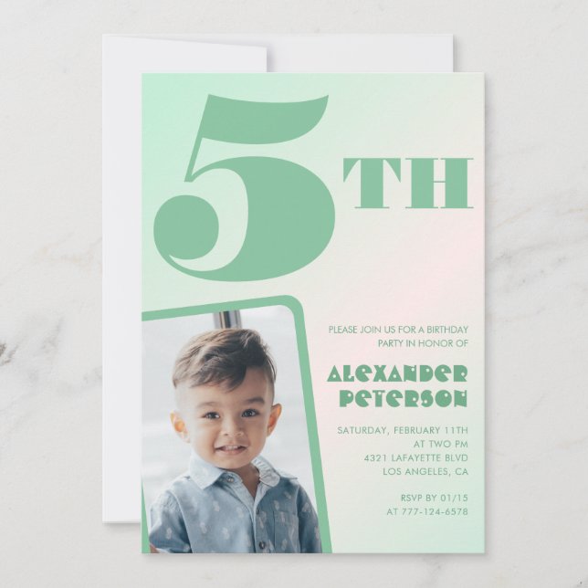 Cartes d'invitation pour 5 ans avec un garçon et u (Devant)
