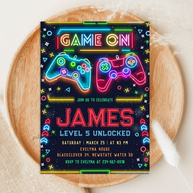 Cartes d'invitation pour la fête d'anniversaire Gl (Games on glow Birthday Party Invitation
)