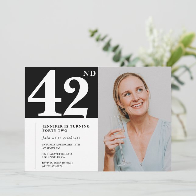 Cartes d'invitation pour un 42ème anniversaire en  (Debout devant)