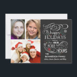 Cartes plates de 3 photos de Vacances Joyeuses sur<br><div class="desc">Joyeuses Fêtes de notre maison à la vôtre… Cartes de vœux plates amusantes et festives avec trois cadres photo. Style tableau noir tendance avec fond noir, fioritures, volutes, flocons de neige, houx, pin et ressorts de baies créent un cadre hivernal fantaisiste avec une typographie rétro élégante et lettrage calligraphique à...</div>