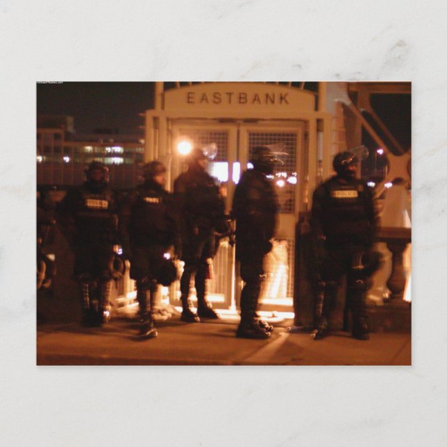 Cartes postales de la police anti-émeutes (Devant)