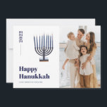 Cartes Pour Fêtes Annuelles 2021 Menorah de bougie minimaliste Photo de Hanouk<br><div class="desc">© Gorjo Designs. Réalisé pour vous via la plateforme Zazzle.

// Besoin d'aide pour personnaliser votre design ? Vous avez d'autres idées ? N'hésitez pas à me contacter (Zoe) directement via le bouton de contact ci-dessous.</div>