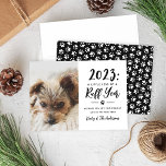 Cartes Pour Fêtes Annuelles 2022 Ruff Year Black and White Funny Chien photo<br><div class="desc">2022 a été une "année un peu moins rude" ! Ce carte photo de vacances à thème chien drôle dispose d'une photo de votre chiot adjacent au texte manuscrit moderne et texte personnalisé que vous pouvez personnaliser avec un message de vacances et de nouvelle année personnalisé, le nom de votre...</div>