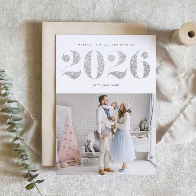 Cartes Pour Fêtes Annuelles 2025 Faux Parties scintillant Argent Moderne Bonne (Ring in 2026 with this sparkly Happy New Year photo card featuring faux silver glitter.)