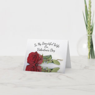 Cartes Pour Fêtes Annuelles À une femme qui réfléchit à la fête de la Rose rou