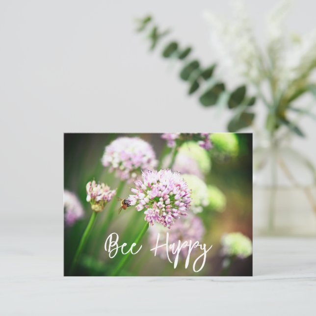 Cartes Pour Fêtes Annuelles Abeille heureuse avec des fleurs d'Allium diagonal (Debout devant)