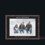 Cartes Pour Fêtes Annuelles Abstrait point rose noir personnalisé photo vacanc<br><div class="desc">Envoyez vos souhaits de vacances chaleureux avec cette carte de vacances photo tendance avec un nom de famille personnalisé et un motif abstrait de points noirs et roses. Le design élégant ajoute une touche moderne à vos salutations saisonnières, tandis que la touche personnalisée le rend unique. Parfait pour présenter votre...</div>