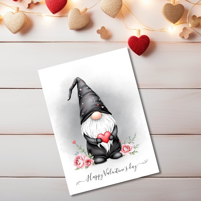 Cartes Pour Fêtes Annuelles Adorable Gnome Noir Avec Valentines Coeur Rose (Adorable Black Gnome With Pink Heart Valentines Holiday Card)