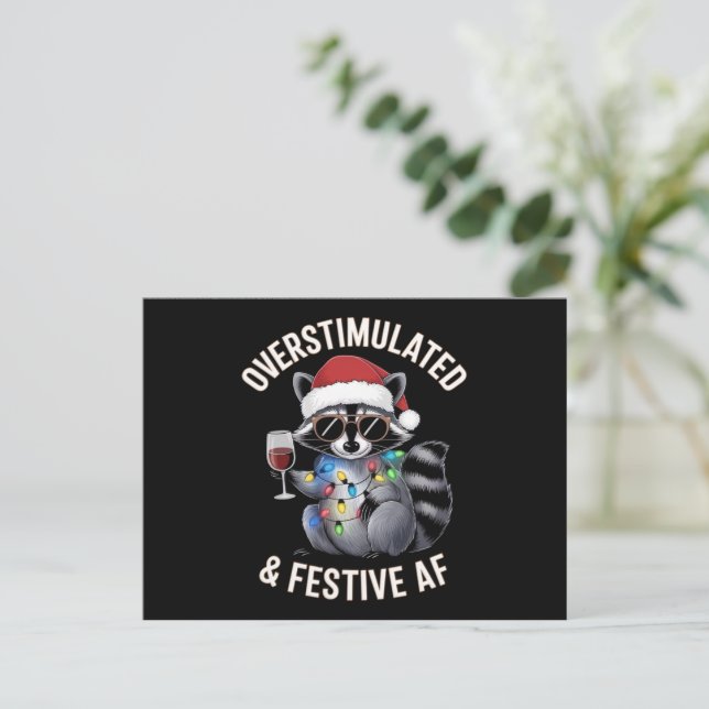 Cartes Pour Fêtes Annuelles AF Raccoon Espresso Lover surstimulé et festif (Debout devant)