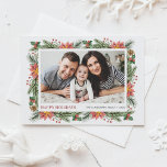 Cartes Pour Fêtes Annuelles Aiguilles de pin botanique et Poinsettias photo ca<br><div class="desc">Joyeuses fêtes ! Envoyez vos souhaits et vos salutations de vacances à votre famille et à vos amis avec cette carte postale de Noël florale personnalisable. Il comprend des pinecones aquarelle, des aiguilles de pin, des saints, des baies et des poinsettia. Personnalisez en ajoutant des noms, des messages et une...</div>