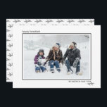 Cartes Pour Fêtes Annuelles Aiguilles de pin noir et blanc Bonne famille Hanou<br><div class="desc">Cartes photos élégants et mignons sont parfaits pour tous vos amis et votre famille cette saison de vacances. Customisez le texte "happy hanoukka" avec votre propre salut et changez le nom de famille et l'année et échangez la photo pour une photo de vos enfants, de votre animal de compagnie ou...</div>