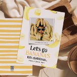 Cartes Pour Fêtes Annuelles Allons à Banana's Funny Photo Christmas<br><div class="desc">Allons à Banana pour ce Noël - Littéralement ! Ces cartes de fin de année de Noël amusants et insolites apporteront de la joie à vos amis et à votre famille. Design présente une photographie de votre famille folle, de vos enfants ou de votre animal de compagnie, des bananes aquarelles...</div>