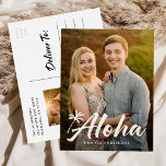 Cartes Pour Fêtes Annuelles Aloha Palm Tree 2 Photo<br><div class="desc">Carte postale de vacances tropicale moderne affichant votre photo verticale à fond de sang sur le devant avec "Aloha" dans un script blanc écrit à la main, complété par un palmier dessiné à la main. Personnalisez l'avant de la carte postale de vacances Aloha en ajoutant votre nom. La carte postale...</div>