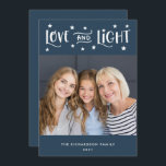 Cartes Pour Fêtes Annuelles Amour et lumière | Photo et Stars Hanoukka<br><div class="desc">Cette carte Hanoukka simple et élégante présente une photo de votre famille et les mots "Amour et Lumière" dans une typographie blanche moderne et tendance,  avec une diffusion d'étoiles blanches assorties.</div>