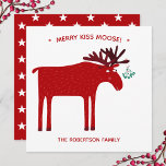 Cartes Pour Fêtes Annuelles Amusant orignal<br><div class="desc">Merry Kiss Moose drôle carte de Noël rouge et blanc avec un orignal ou un wapiti fantaisie avec un tas de méli-mélèze attaché à son bois,  dans l'espoir d'un baiser enjoué. Modifiez ou supprimez le nom de famille,  et modifiez le message en personnaliser.</div>