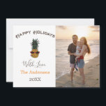 Cartes Pour Fêtes Annuelles Ananas Joyeux Noël Beach Photo<br><div class="desc">Pineapple Joyeux Noël Plage Photo Carte de vacances Envoyer des voeux de vacances à des amis et à la famille, style plage, avec notre carte photo de vacances à l'ananas tropical. Le design présente votre photo verticale préférée à côté du salut de Noël Joyeux et une illustration d'ananas ornée de...</div>