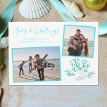 Cartes Pour Fêtes Annuelles Aqua Blue Seas & Greutages Beach Noël 2 Photo<br><div class="desc">Cette carte de Noël inspirée de la plage comprend deux photos encadrées,  un dollar de sable blanc et 2 étoiles de mer blanches sur corail de parties scintillant bleu aqua,  et "Seas & Greys" dans une police manuscrite tendance.</div>