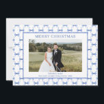 Cartes Pour Fêtes Annuelles Aquarelle Bleu Bow traditionnel Vintage Noël<br><div class="desc">Aquarelle Blue Bow traditionnelle Vintage Noël Photo Carte de vacances. Cette belle carte photo de Noël présente des arcs bleu aquarelle et un cadre bleu pour une photo. Il est parfait si vous cherchez une carte photo classique, sud, petit-millénaire de Noël. M'envoyer un message pour tout ajustement de besoin ou...</div>