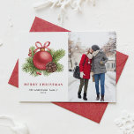 Cartes Pour Fêtes Annuelles Aquarelle Boule rouge ornement photo Noël<br><div class="desc">Joyeux Noël | Envoyez des voeux de vacances à votre famille et à vos amis avec cette carte de Noël personnalisable. Il présente un ornement festif de boule rouge aquarelle avec des fraises d'hiver, des pinecones et des aiguilles de pin. Personnalisez en ajoutant vos détails. Cette carte de Noël photo...</div>
