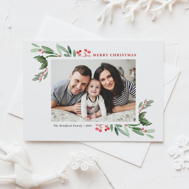 Cartes Pour Fêtes Annuelles Aquarelle Holly Green Photo Joyeux Noël (Customizable photo Christmas postcard featuring watercolor red winterberry and greenery)