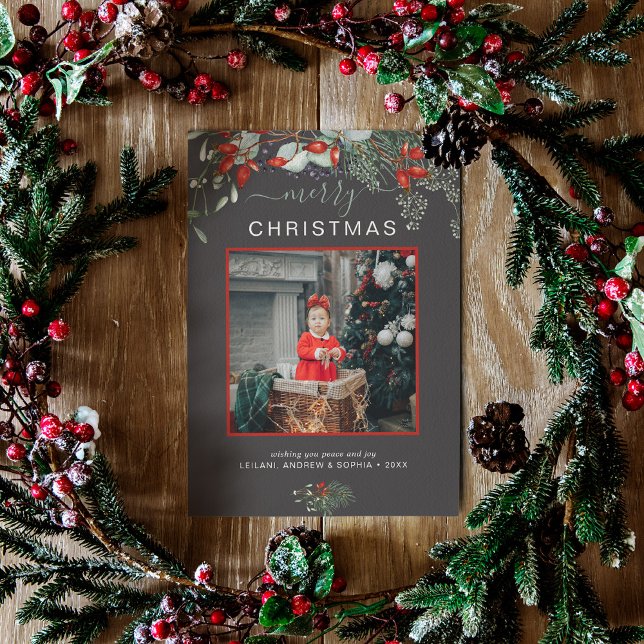 Cartes Pour Fêtes Annuelles Aquarelle Holly Joyeux Noël Photo gris foncé (You will love these beautiful Christmas cards! They feature botanical watercolor pine and berries.)
