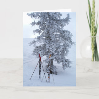 Cartes Pour Fêtes Annuelles Arbre couvert de neige et ski