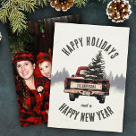 Cartes Pour Fêtes Annuelles Arbre de Noël Rouge Plaid Personnalisé Nom de fami<br><div class="desc">Envoyez des voeux de vacances chaleureux avec notre carte de camion de Noël rouge plaid rétro! Personnalisé avec votre nom de famille,  photo de famille,  c’est la façon idéale de partager cette saison un joyeux et un charme nostalgique avec les proches.</div>