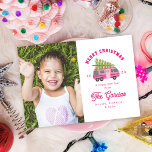 Cartes Pour Fêtes Annuelles Arbre de Noël sur photo rose RV<br><div class="desc">Illustration d'un camping-car rose orné de lumières de Noël et de couronnes avec un arbre de Noël attaché au sommet de ficelle rose. L'Arrière - plan à l'avant est blanc et le dos rose. Personnalisez tout le texte et la photo à gauche.</div>