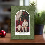 Cartes Pour Fêtes Annuelles Arc moderne photo - branches fantaisie Noël<br><div class="desc">Un carte photo moderne Joyeux Noël dans les tons verts. La photo est une arche mod avec une bordure verte. Le design moderne comprend des branches et sans serif type pour la partie principale du texte.</div>
