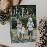 Cartes Pour Fêtes Annuelles Autographe | Joyeux Noël photo verticale<br><div class="desc">Envoyez des salutations de vacances à vos amis et votre famille dans le style chic avec nos cartes photos élégants. Le design présente votre photo préférée à orientation verticale ou portrait avec "Joyeux Noël" superposé sur le dessus en écriture blanche. Personnalisez avec votre nom de famille et l'année en dessous....</div>