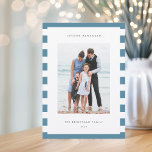 Cartes Pour Fêtes Annuelles Bande classique | Hanoukka photo verticale<br><div class="desc">Partagez vos salutations de vacances avec ces cartes photos Hanoukka avec votre ensemble photo préféré sur un arrière - plan de rayures bleu clair et blanc. Une zone de message modifiable vous permet de customiser votre Chanukah ou votre salutation de vacances. Ajoutez votre nom de famille ou vos noms en...</div>