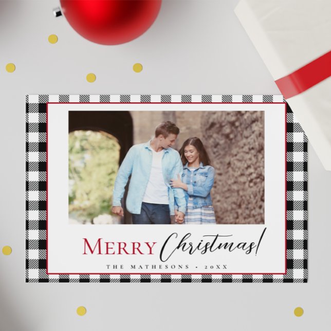 Cartes Pour Fêtes Annuelles Blanc Noir Moderne Russe Plaid Couple photo (Merry Christmas couple first holiday card with photo, black and white plaid.)