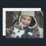 Cartes Pour Fêtes Annuelles Blue and Gold Snowy Love and Light Hanukkah Photo<br><div class="desc">Le Stylish and cute Hanukkah Holiday Photo Card est le lieu idéal pour tous vos amis et familles qui suivent le dimanche. Features blue water color paint strokes on the back with gold stars and snowflakes on the back. Le front has était en train de se noyer et il était...</div>