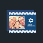 Cartes Pour Fêtes Annuelles Blue Hanoukka Étoiles De David Motif Photo Moderne<br><div class="desc">Conçu par fat*fa*tin. Facile à customiser avec votre propre texte,  photo ou image. Pour des demandes personnalisées,  veuillez contacter fat*fa*tin directement. Des frais personnalisés s'appliquent. www.zazzle.com/fat_fa_tin www.zazzle.com/color_therapy www.zazzle.com/fatfatin_blue_knot www.zazzle.com/fatfatin_red_knot www.zazzle.com/fatfatin_mini_me www.zazzle.com/fatfatin_box www.zazzle.com/fatfatin_design www.zazzle.com/fatfatin_ink</div>