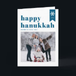 Cartes Pour Fêtes Annuelles Blue Happy Hanoukka Typographie Snowflakes Photo<br><div class="desc">Heureux Hanoukka ! | Envoyez vos souhaits de vacances avec ce carte photo Hanoukka personnalisable. Il présente une typographie bleu rétro audacieuse, un accent simple flocons de neige et un motif festif. Personnalisez en ajoutant des noms, année et photo. Cette photo festive Happy Hanoukka carte est disponible en différentes couleurs...</div>